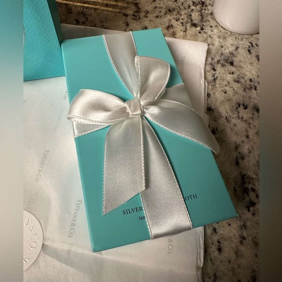 Tiffany & Co. 18x18 silver polish cloth - Picture 8 of 9